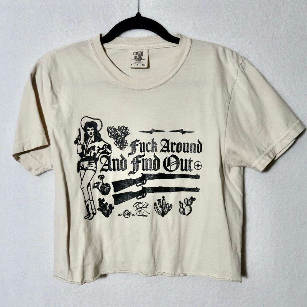 Comfort‎ Color western fuk around find out crop tee small